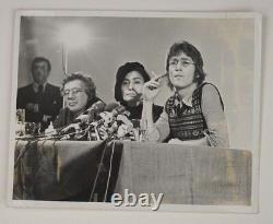 BEATLES JOHN LENNON and YOKO ONO (1971) Paul Petock 8 x 10 PROOF PHOTOGRAPH 5