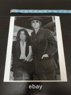 Beatles John Lennon & Yoko Arrival Heathrow 1971 The Sun Photosales vintage
