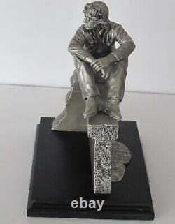 John Lennon Gartlan statue