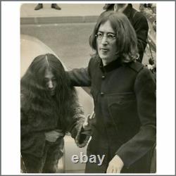 John Lennon & Yoko Ono 1968 Marylebone Magistrates Court Vintage Photograph (UK)