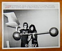John Lennon Yoko Ono The Beatles Original Type 1 Wire News Photo 8x10