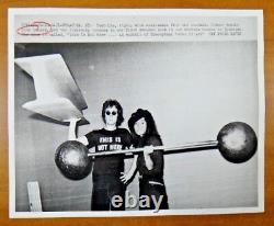 John Lennon Yoko Ono The Beatles Original Type 1 Wire News Photo 8x10